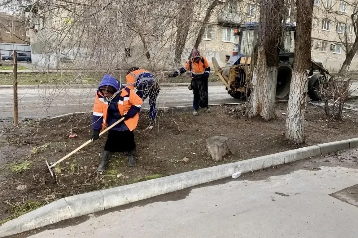 Продолжаются работы по благоустройству Продолжаются работы по благоустройству