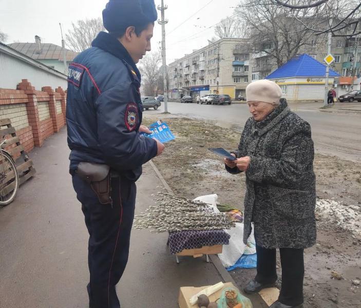 Полицейские напомнили жителям Петровска, как противостоять мошенникам Полицейские напомнили жителям Петровска, как противостоять мошенникам