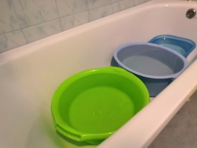 Жителей двух районов Саратова просят пополнить запасы воды