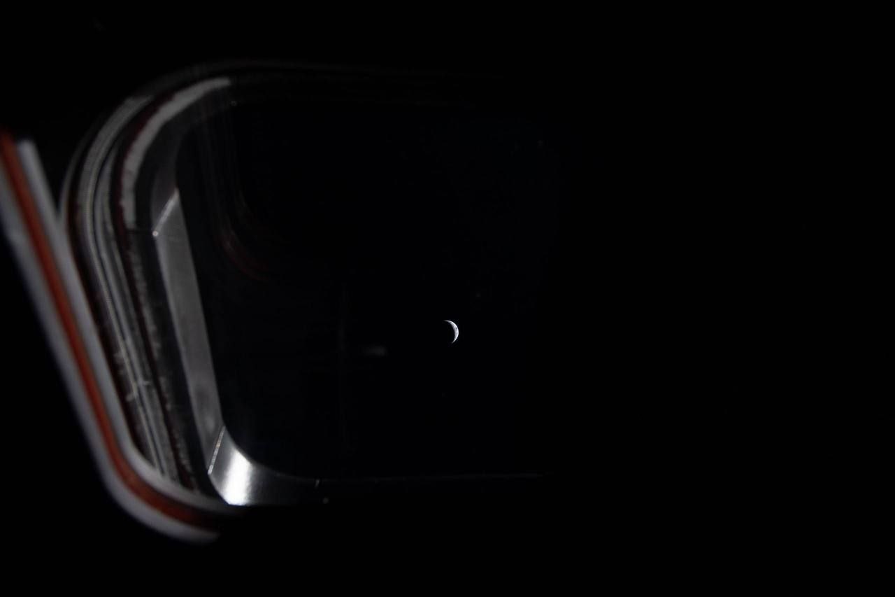 «Орион» на подлёте к Луне — осталось всего ничего! Земля в иллюминаторе уже превратилась в крошечную точку