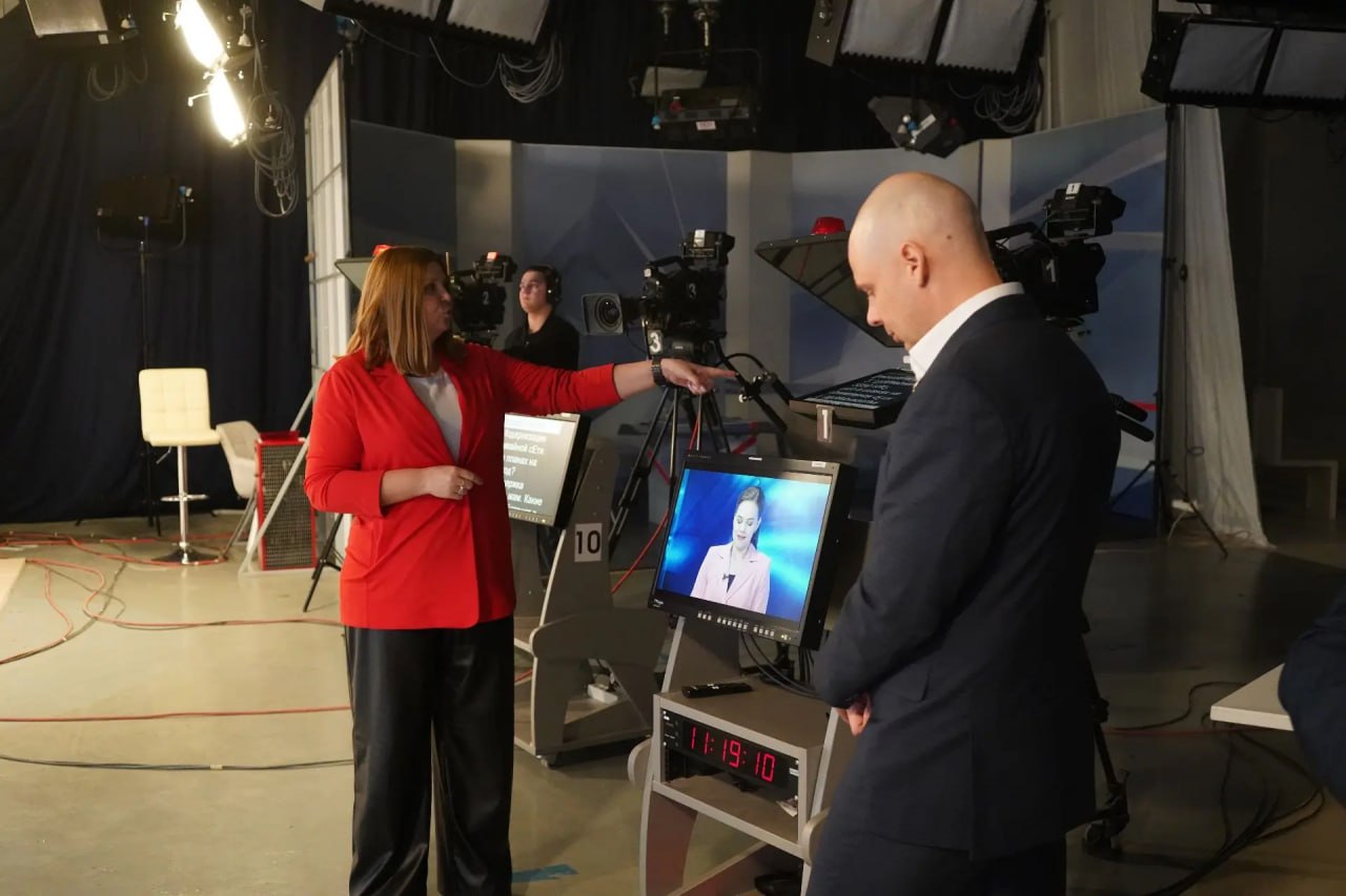 Участнику СВО показали секреты телевизионного мастерства Участнику СВО показали секреты телевизионного мастерства