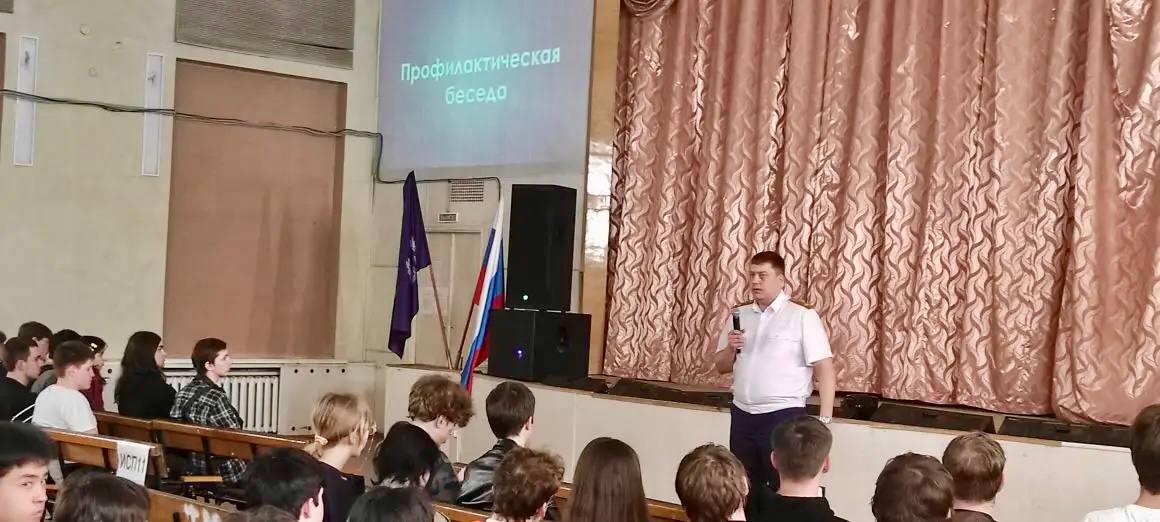 Сотрудник регионального управления провел встречу со студентами