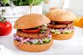 Как приготовить бургер «Дочь лесника»: оригинальный рецепт с миндальным песто