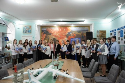 В Саратове в преддверии празднования 65-летия первого полета человека в космос и в рамках всероссийской акции #МыГражданеРоссии в Народном музее Ю.А. Гагарина состоялась торжественная церемония вручения первых паспортов...