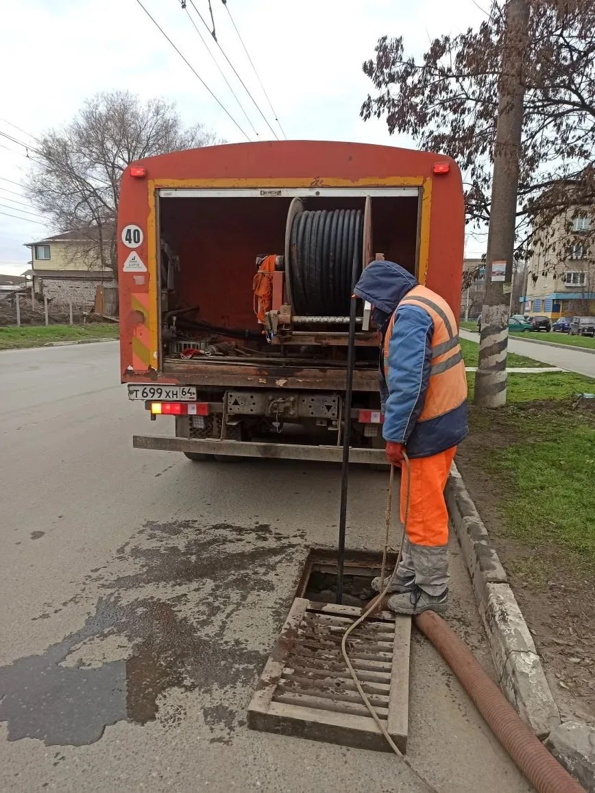 Сотрудники Комбината благоустройства ежедневно наводят порядок в городе Сотрудники Комбината благоустройства ежедневно наводят порядок в городе