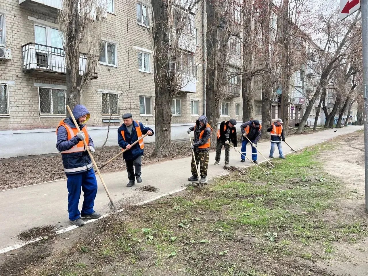 Продолжаются работы по благоустройству Продолжаются работы по благоустройству