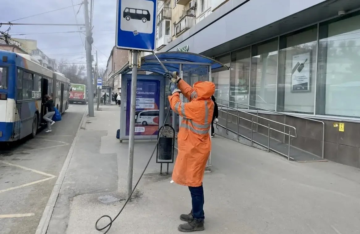 Продолжаются работы по благоустройству Продолжаются работы по благоустройству