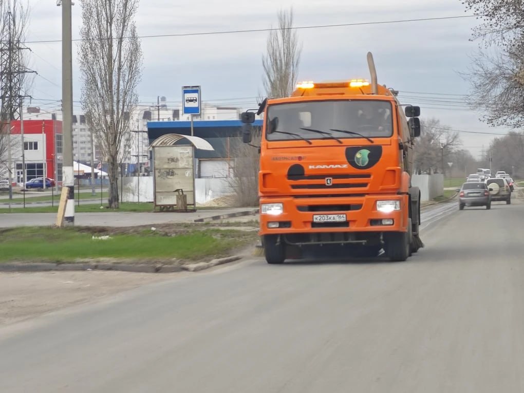 Сотрудники Комбината благоустройства ежедневно наводят порядок в городе Сотрудники Комбината благоустройства ежедневно наводят порядок в городе