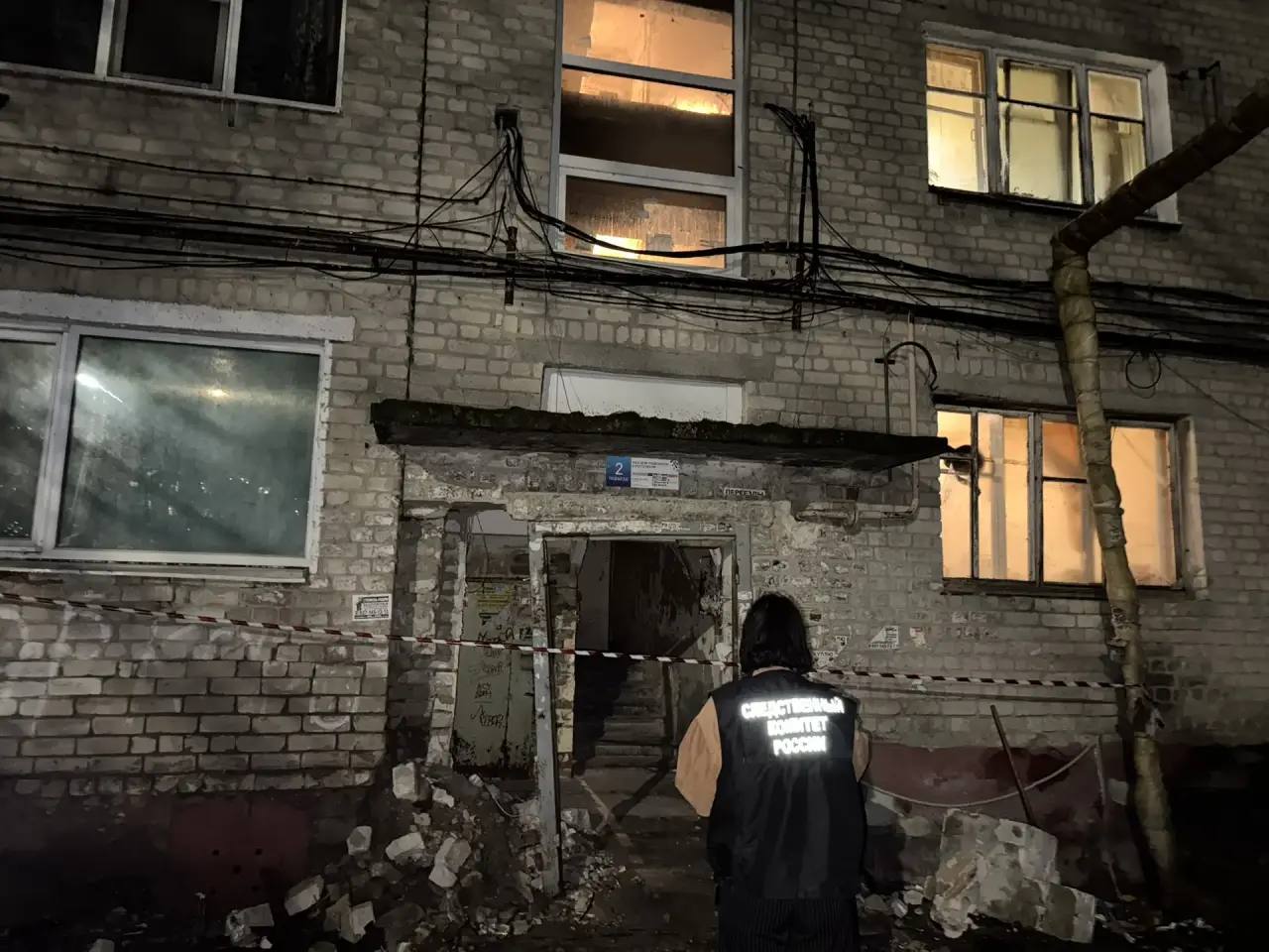 В Саратове возбуждено уголовное дело по факту обрушения части подъезда жилого дома