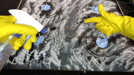 Умная чистка: как без усилий вернуть блеск кухонной плите