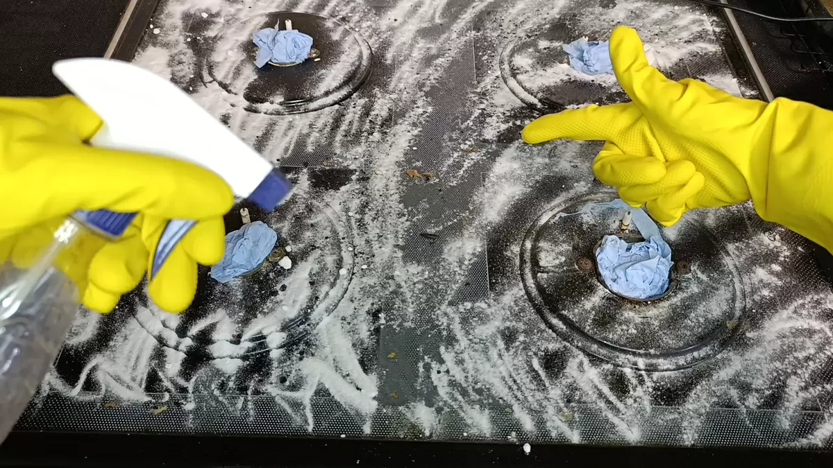 Умная чистка: как без усилий вернуть блеск кухонной плите