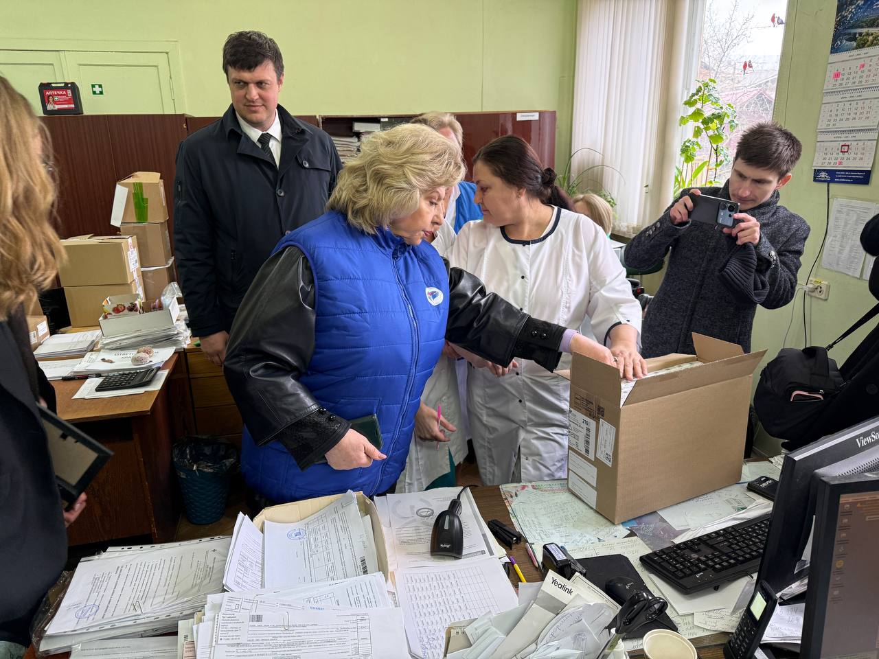 Татьяна Москалькова: Доставили в Орловскую область большую партию лекарств, более 160 тысяч упаковок стоимостью почти 24 млн рублей, предоставленную в качестве гуманитарной помощи российским фармпроизводителем Татьяна Москалькова: Доставили в Орловскую область большую партию лекарств, более 160 тысяч упаковок стоимостью почти 24 млн рублей, предоставленную в качестве гуманитарной помощи российским фармпроизводителем