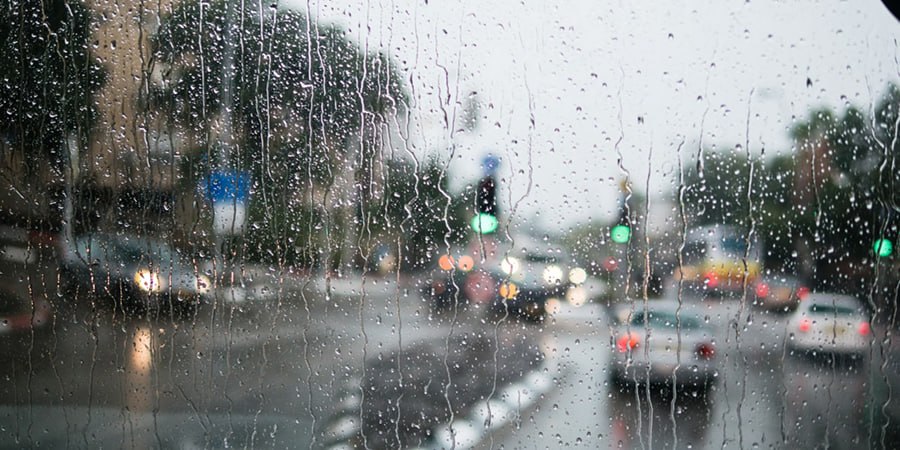 В Саратовской области четверг пройдет с усилением ветра до 21 м/с и сильными дождями