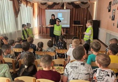 Азбука безопасности. Автоинспекторы продолжают обучать детей основам дорожной грамотности
