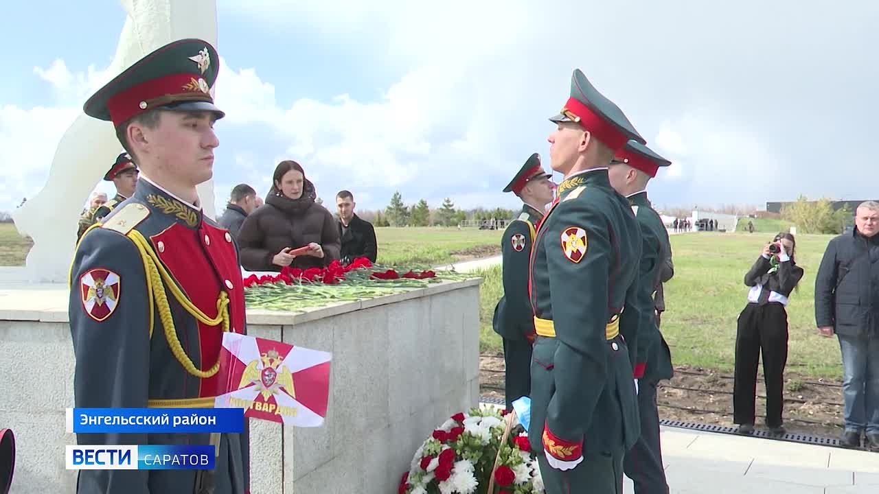 В преддверии 65-летия со дня первого полета в космос Академия Министерства юстиции России организовала череду праздничных мероприятий на саратовской земле