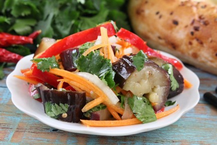 Непревзойденный овощной салат с баклажанами в корейском стиле