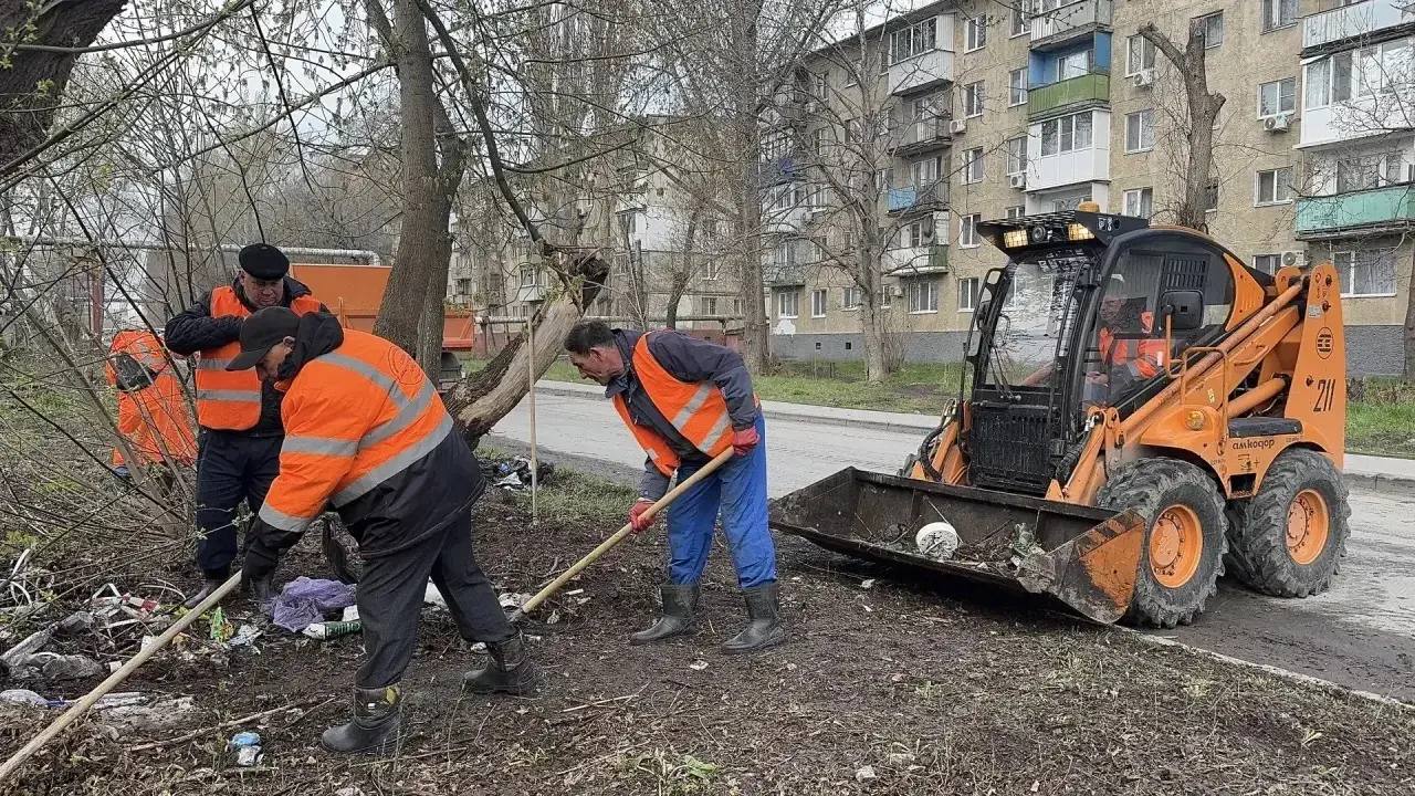 Сегодня в городе прошел очередной субботник Сегодня в городе прошел очередной субботник