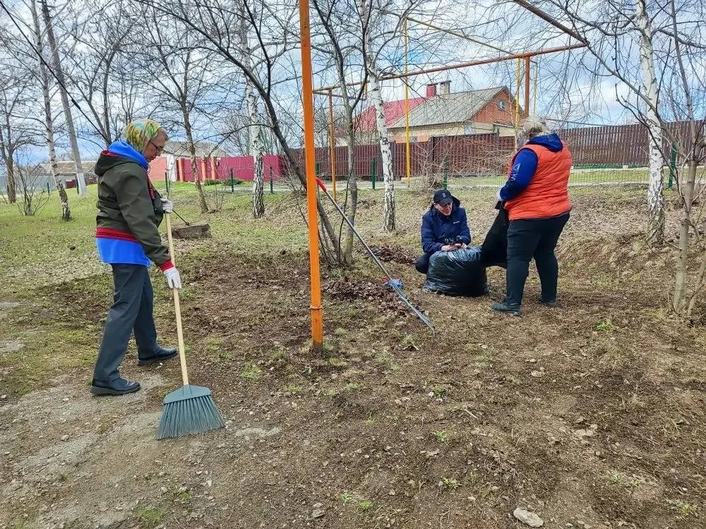 Сегодня в городе прошел очередной субботник Сегодня в городе прошел очередной субботник