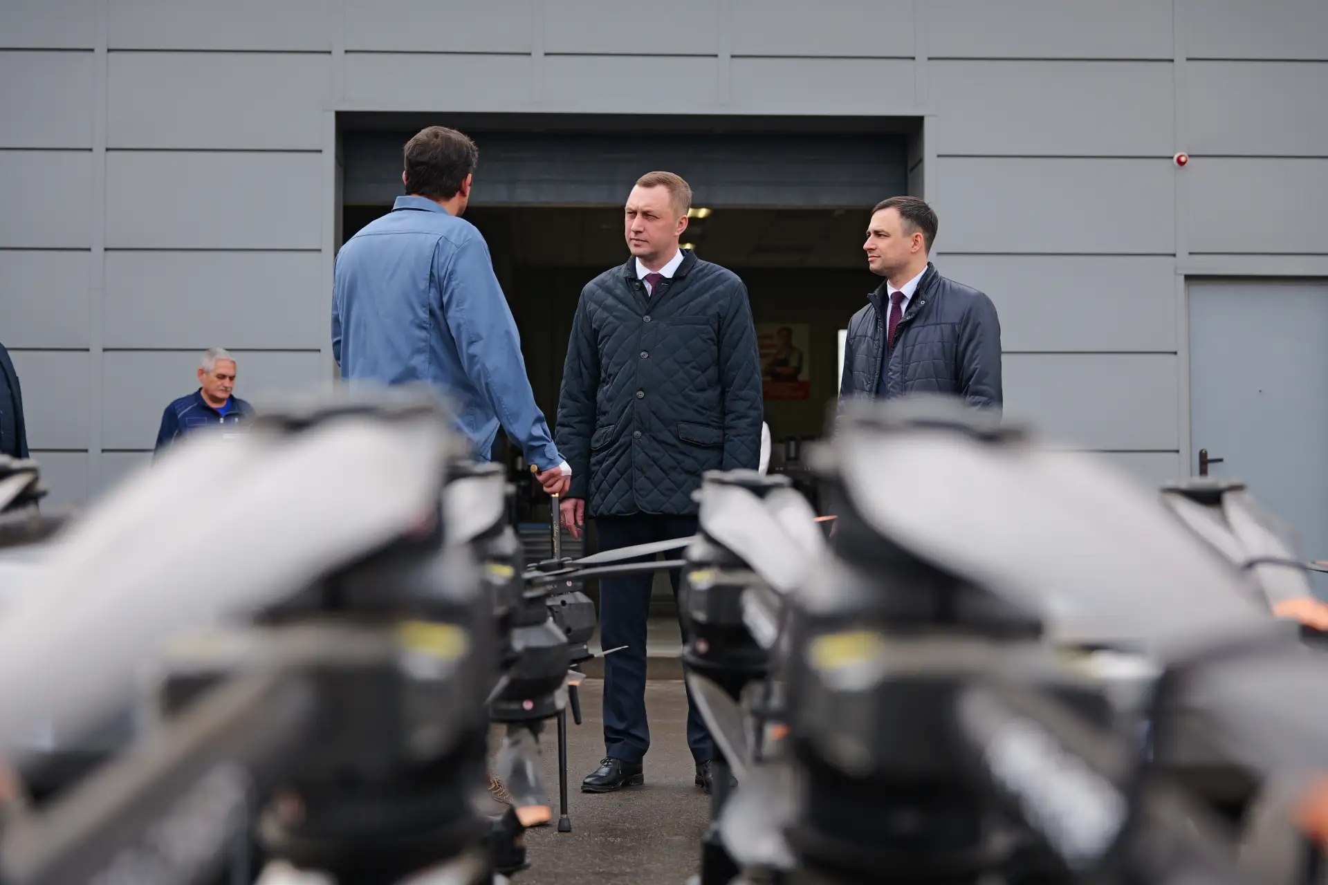 Роман Бусаргин: Кандидаты наук, военные летчики-инструкторы и опытные авиаинженеры сегодня на территории Балашовского района развивают самое востребованное направление - эксплуатация беспилотных авиационных систем...