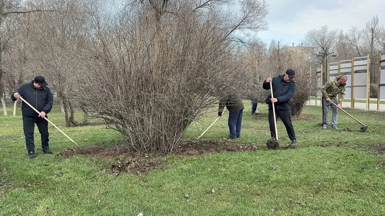 Сегодня в городе прошел очередной субботник Сегодня в городе прошел очередной субботник