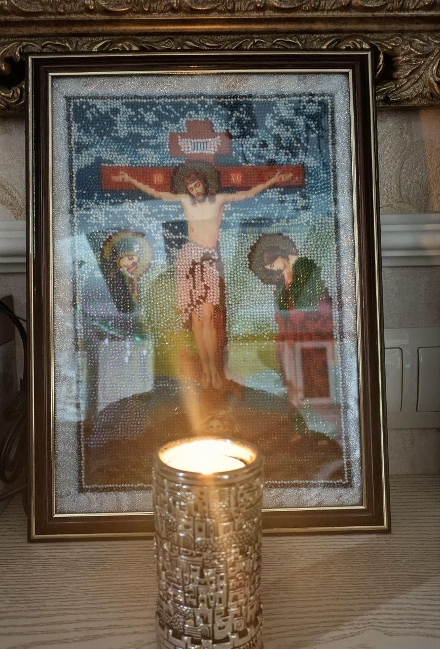 Благодатный огонь сошел с Небес на Землю Благодатный огонь сошел с Небес на Землю