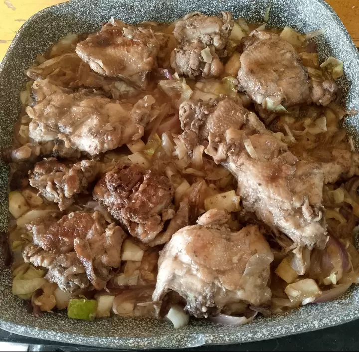 Как готовить вкусно и бюджетно: удивительные рецепты из куриных частей