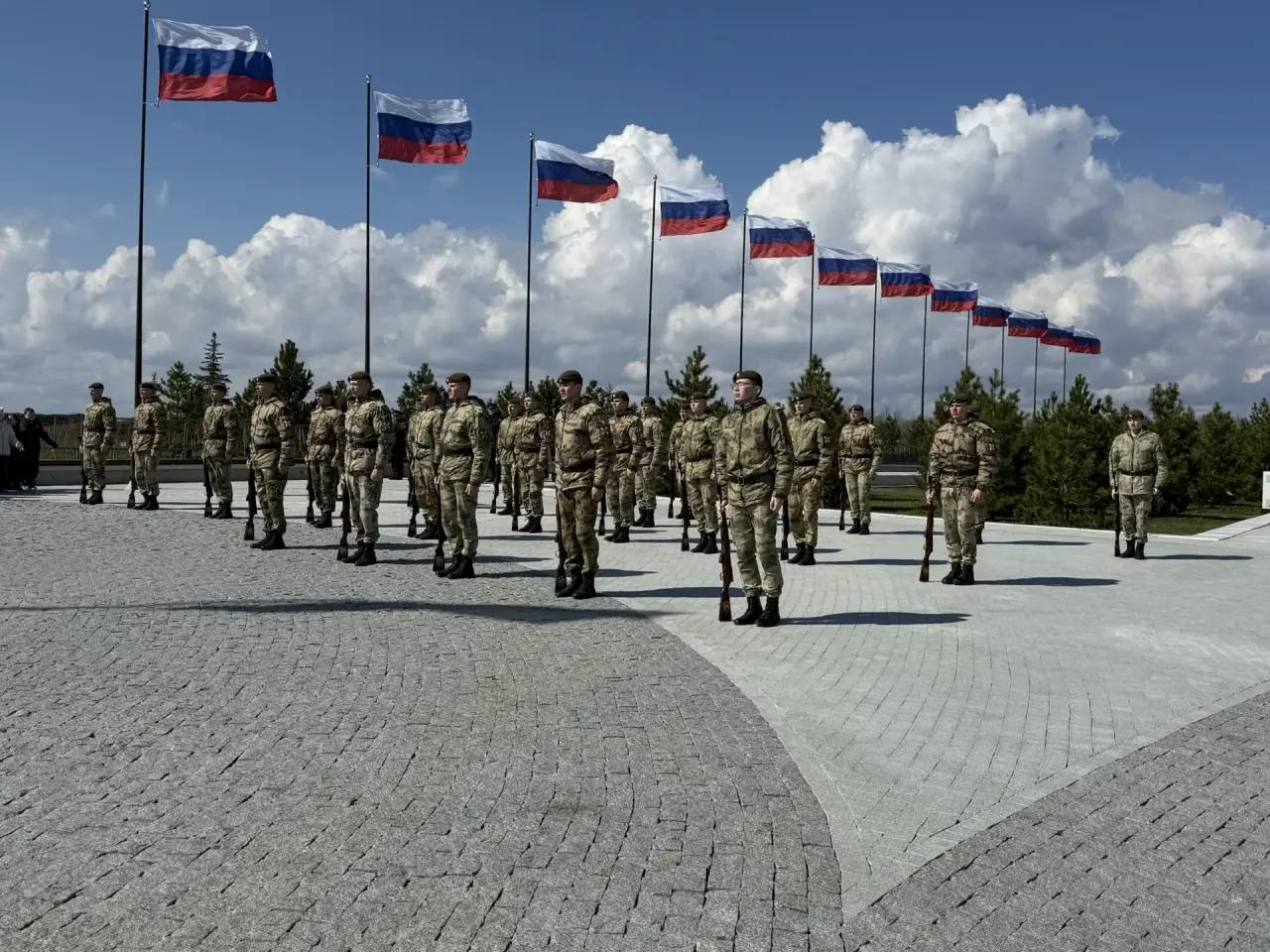 Сотрудники следственного управления СК России по Саратовской области и кадеты посетили Парк покорителей космоса имени Юрия Алексеевича Гагарина Сотрудники следственного управления СК России по Саратовской области и кадеты посетили Парк покорителей космоса имени Юрия Алексеевича Гагарина