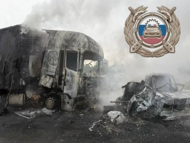 Четыре человека погибли в ДТП с участием фуры и легковушки в Саратовской области, сообщает региональное управление МВД