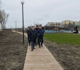 На набережной у моста Победы приступили к устранению выявленных недостатков