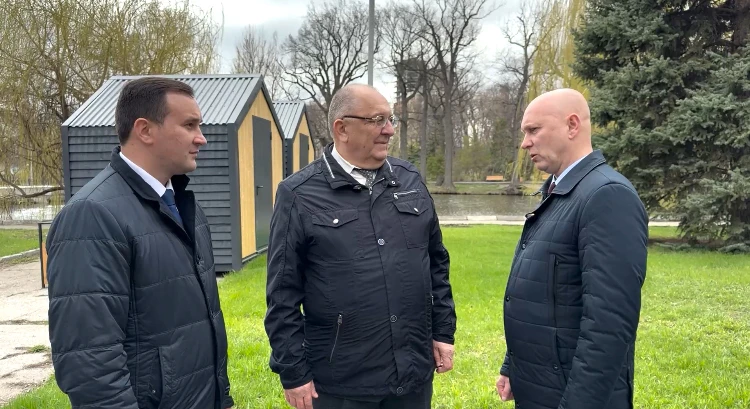 Саратовский Горпарк начали преображать: там всё равно можно гулять