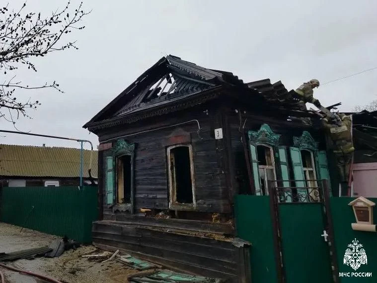 В горящем доме погибла пенсионерка В горящем доме погибла пенсионерка