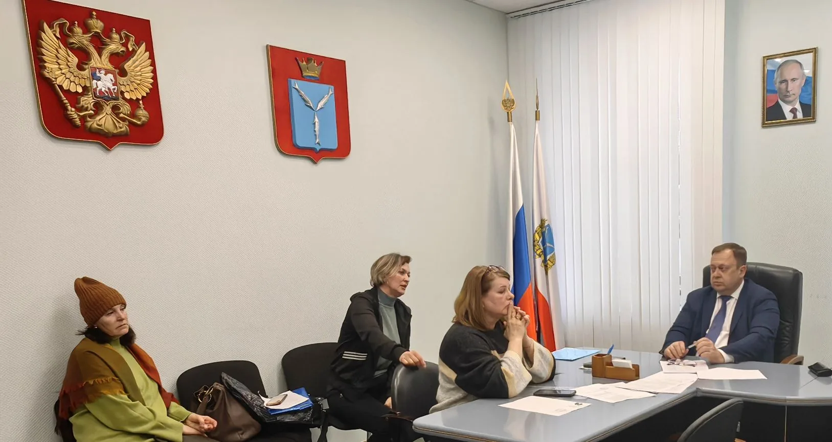 Сегодня по поручению Губернатора Романа Бусаргина провел личный прием граждан Сегодня по поручению Губернатора Романа Бусаргина провел личный прием граждан