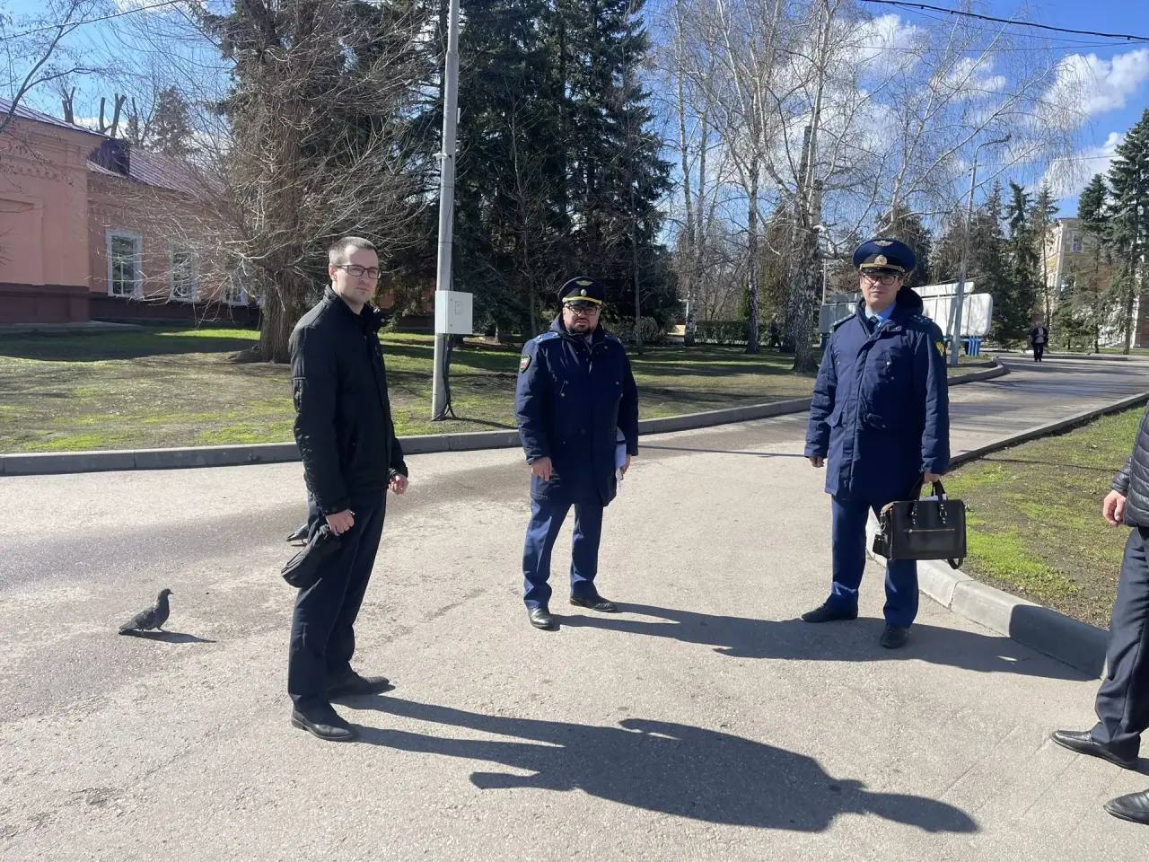Прокуратуры Волжского и Октябрьского районов Саратова продолжают надзорное сопровождение работ по благоустройству и реконструкции в "Городском парке культуры и отдыха им. А.М. Горького" Прокуратуры Волжского и Октябрьского районов Саратова продолжают надзорное сопровождение работ по благоустройству и реконструкции в "Городском парке культуры и отдыха им. А.М. Горького"