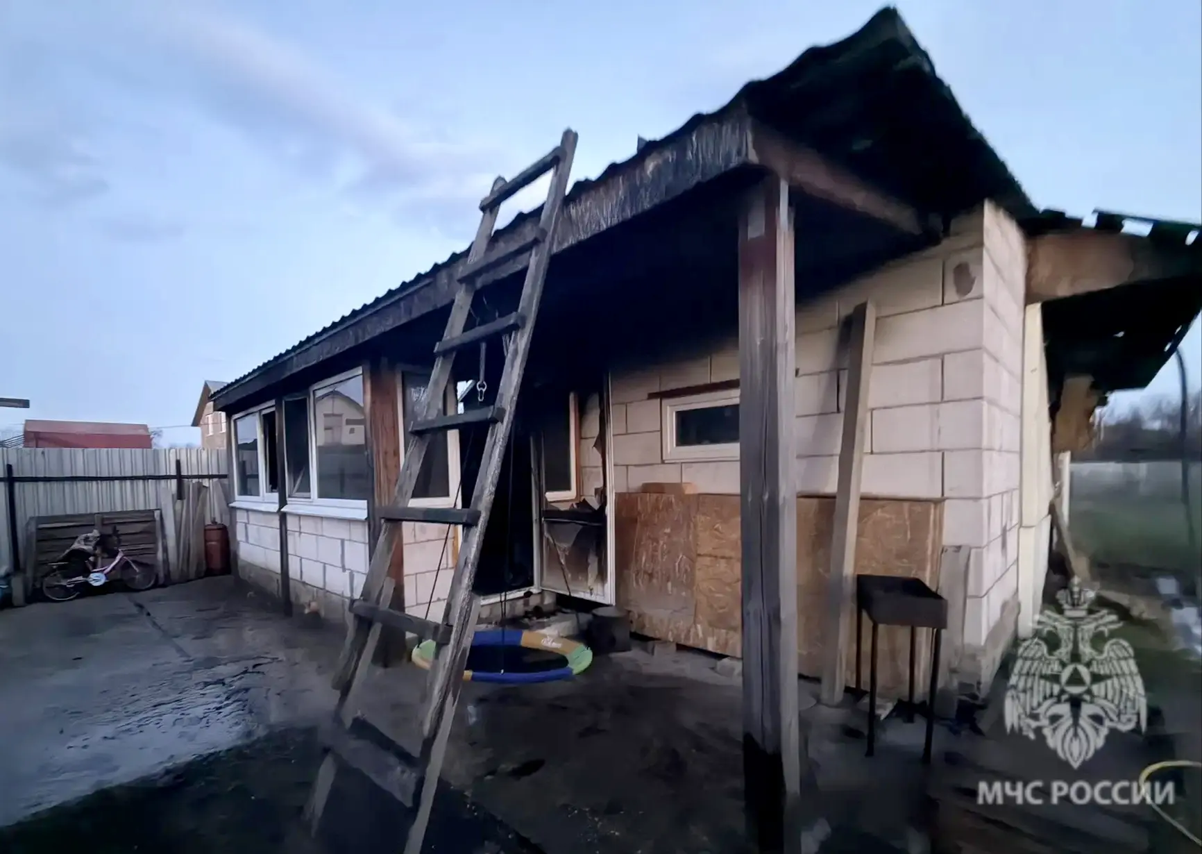 На пожаре в Саратове погибла женщина