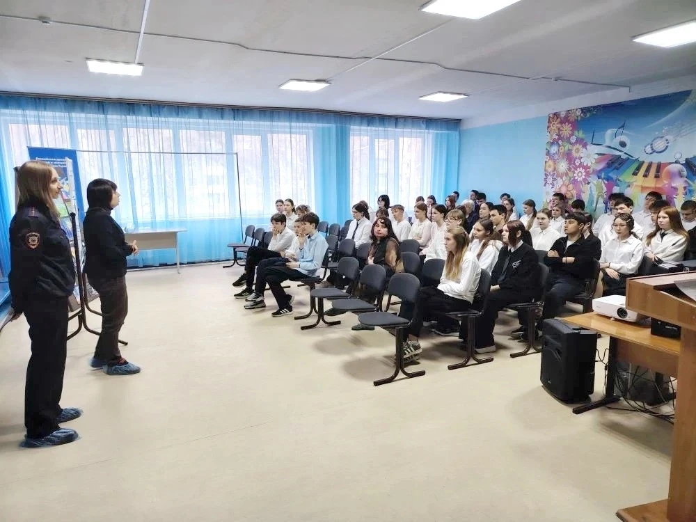 В Петровске полицейские и общественники рассказали подросткам о вреде наркотиков и предупредили об ответственности В Петровске полицейские и общественники рассказали подросткам о вреде наркотиков и предупредили об ответственности