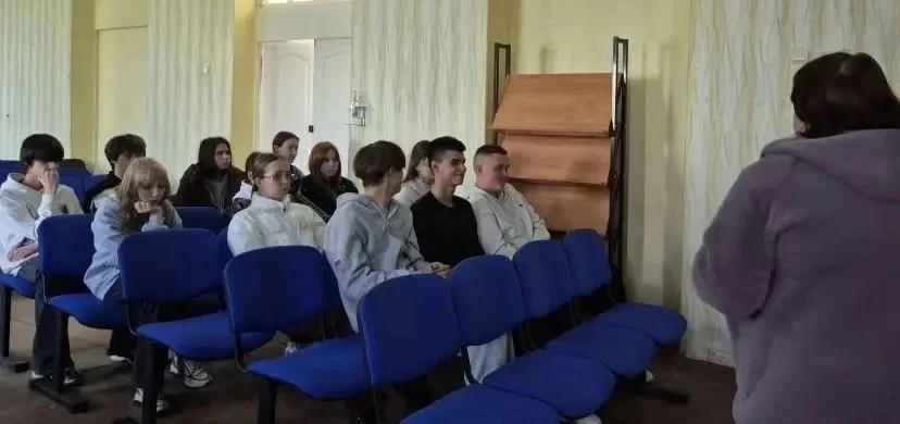 Важное собрание. Сегодня главный специалист сектора физической культуры, спорта и молодёжной политики администрации городского округа Иловайск Оксана Александровна Гранкина провела рабочее собрание с активом молодёжи с... Важное собрание. Сегодня главный специалист сектора физической культуры, спорта и молодёжной политики администрации городского округа Иловайск Оксана Александровна Гранкина провела рабочее собрание с активом молодёжи с...