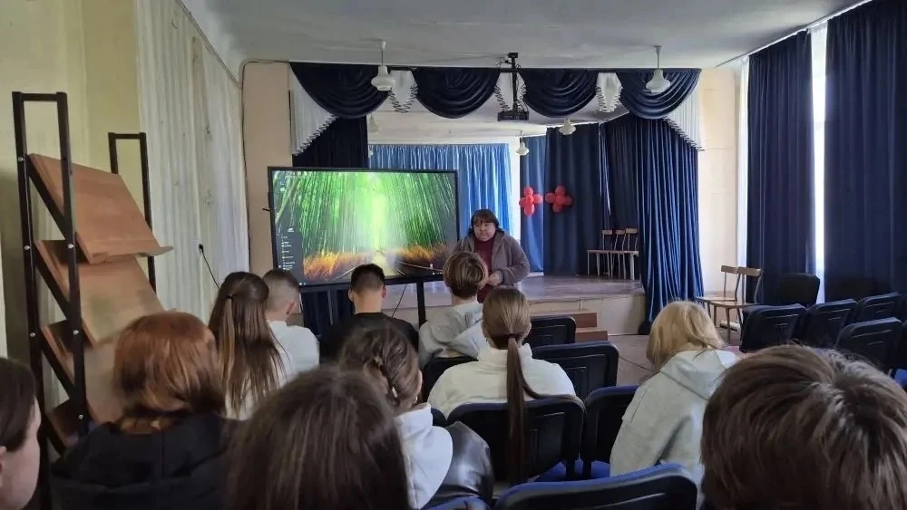 Важное собрание. Сегодня главный специалист сектора физической культуры, спорта и молодёжной политики администрации городского округа Иловайск Оксана Александровна Гранкина провела рабочее собрание с активом молодёжи с... Важное собрание. Сегодня главный специалист сектора физической культуры, спорта и молодёжной политики администрации городского округа Иловайск Оксана Александровна Гранкина провела рабочее собрание с активом молодёжи с...