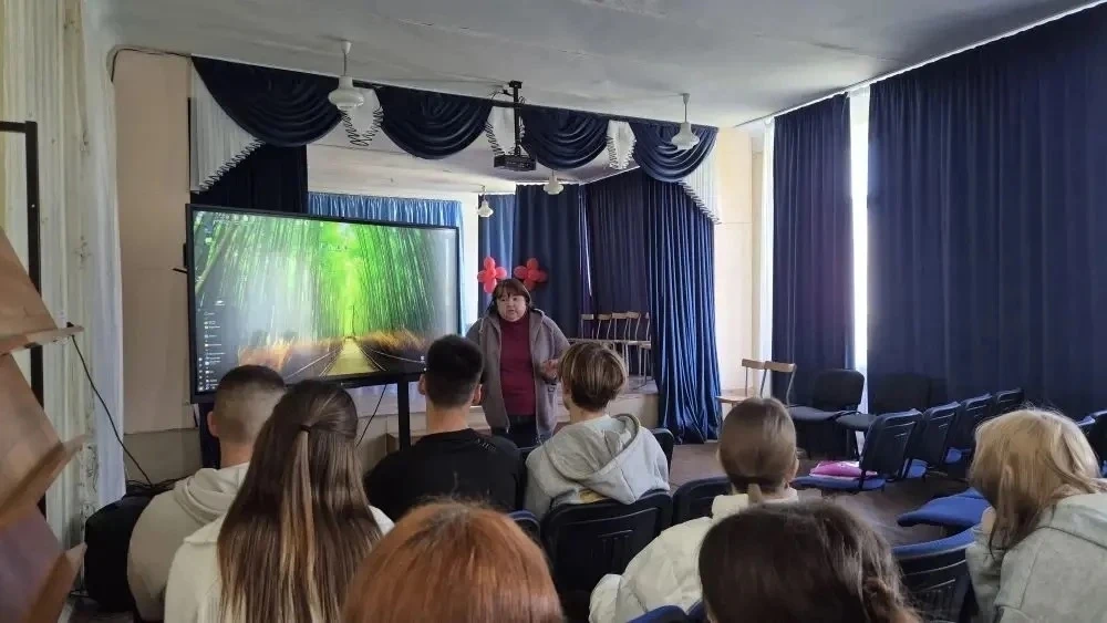 Важное собрание. Сегодня главный специалист сектора физической культуры, спорта и молодёжной политики администрации городского округа Иловайск Оксана Александровна Гранкина провела рабочее собрание с активом молодёжи с...