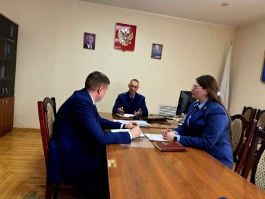 Прокурор Ершовского района Дмитрий Гончаров провел рабочее совещание с администрацией района