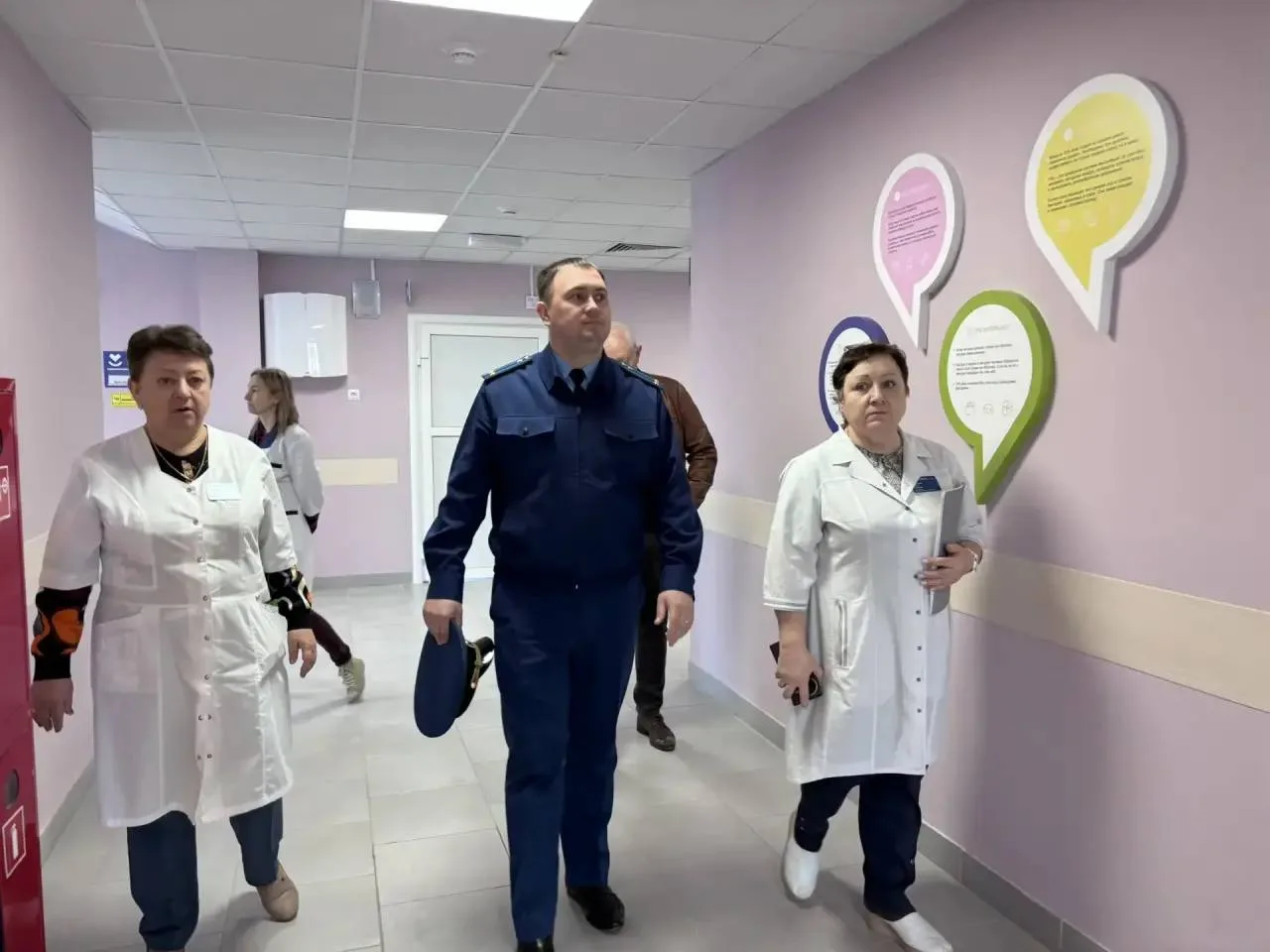 Прокурор Заводского района Саратова Артём Мурзаков провёл выездную проверку хода строительства социально значимых объектов, реализуемых в рамках национальных проектов «Образование», «Здравоохранение» и «Продолжительная и... Прокурор Заводского района Саратова Артём Мурзаков провёл выездную проверку хода строительства социально значимых объектов, реализуемых в рамках национальных проектов «Образование», «Здравоохранение» и «Продолжительная и...