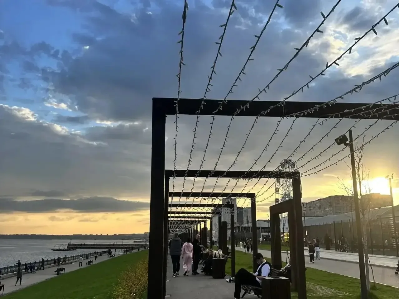 Природа пробуждается с каждым проблеском солнца Природа пробуждается с каждым проблеском солнца