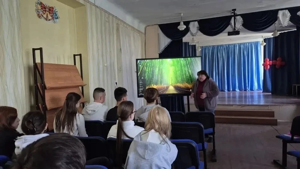 Важное собрание. Сегодня главный специалист сектора физической культуры, спорта и молодёжной политики администрации городского округа Иловайск Оксана Александровна Гранкина провела рабочее собрание с активом молодёжи с... Важное собрание. Сегодня главный специалист сектора физической культуры, спорта и молодёжной политики администрации городского округа Иловайск Оксана Александровна Гранкина провела рабочее собрание с активом молодёжи с...