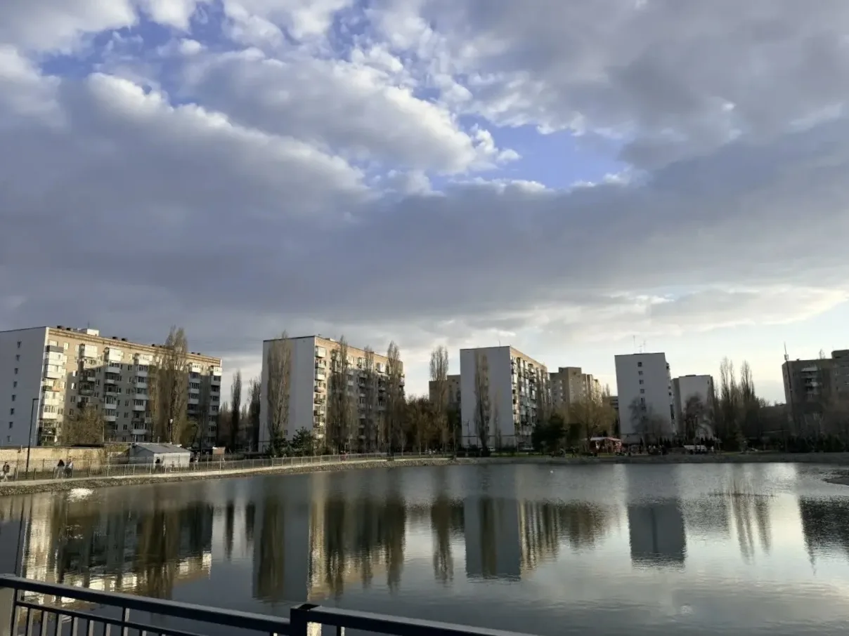 Природа пробуждается с каждым проблеском солнца Природа пробуждается с каждым проблеском солнца