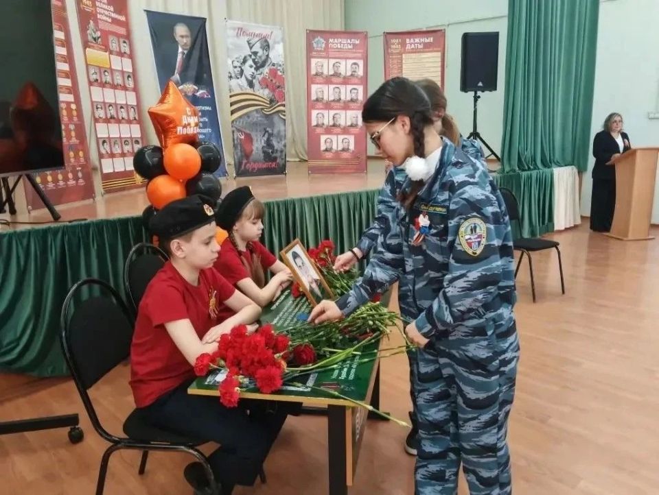 Сегодня в школе № 29 им. А.И. Михеля состоялось знаменательное событие — торжественное открытие «Парты Героя» в честь Худобина Данила Максимовича, выпускника школы, погибшего при исполнении служебных обязанностей в ходе... Сегодня в школе № 29 им. А.И. Михеля состоялось знаменательное событие — торжественное открытие «Парты Героя» в честь Худобина Данила Максимовича, выпускника школы, погибшего при исполнении служебных обязанностей в ходе...