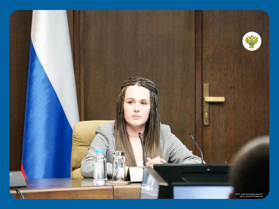 В преддверии Дня Победы в Росавиации прошла встреча с правнучкой капитана «Ночных ведьм» 46-го Гвардейского Таманского авиационного полка ночных бомбардировщиков Ирины Викторовны Дрягиной – Надеждой Чумаковой