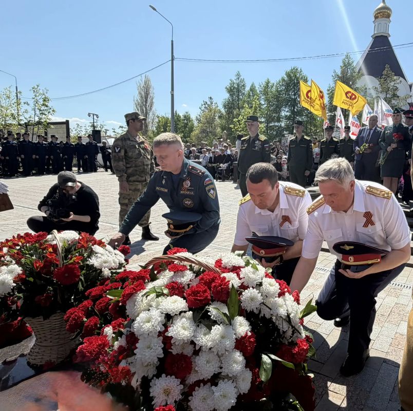 Сотрудники следственного управления приняли участие в церемонии занесения имен погибших военнослужащих в парке Победы на Соколовой горе Сотрудники следственного управления приняли участие в церемонии занесения имен погибших военнослужащих в парке Победы на Соколовой горе