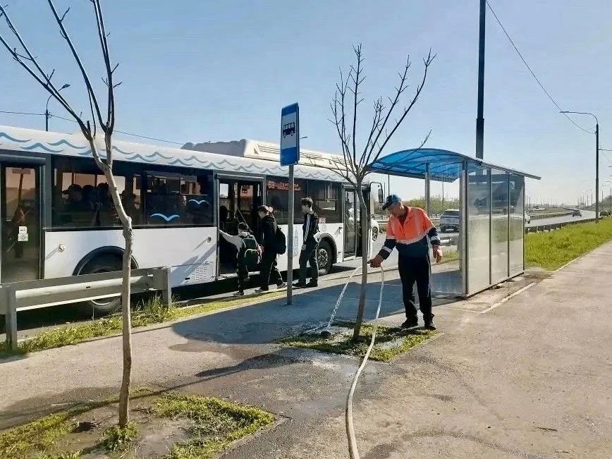 Продолжаются работы по благоустройству Продолжаются работы по благоустройству
