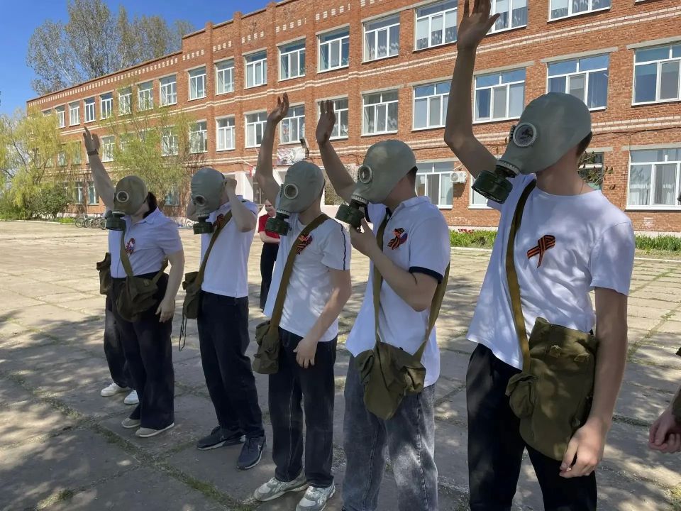 В школе с. Терновка имени А.П. Калашникова прошла военно-спортивная игра «Защитники Отечества» В школе с. Терновка имени А.П. Калашникова прошла военно-спортивная игра «Защитники Отечества»