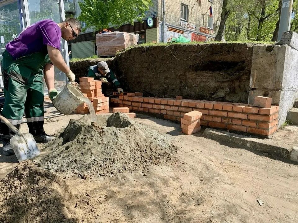 Продолжаются работы по благоустройству Продолжаются работы по благоустройству