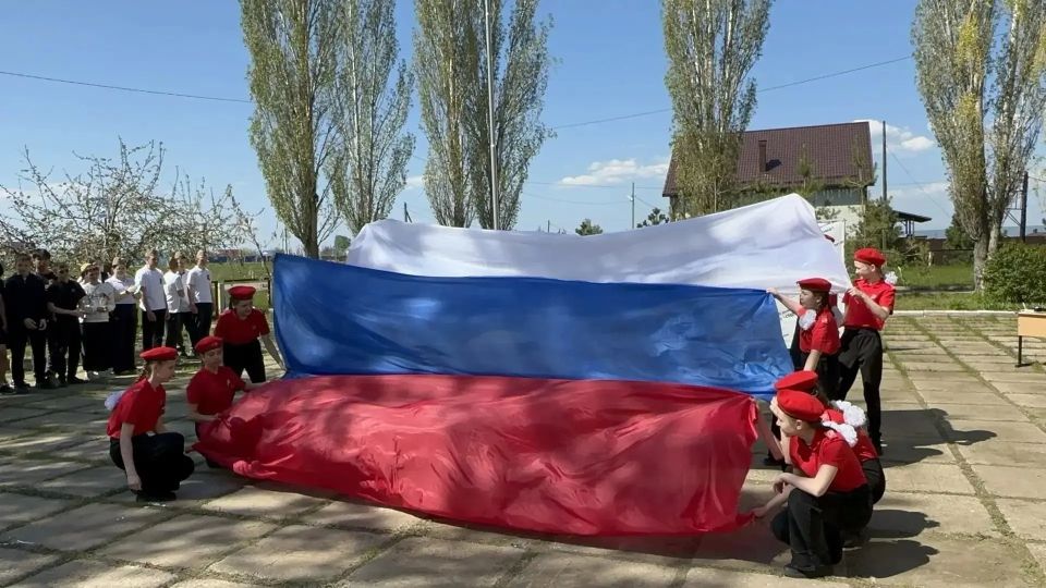 В школе с. Терновка имени А.П. Калашникова прошла военно-спортивная игра «Защитники Отечества» В школе с. Терновка имени А.П. Калашникова прошла военно-спортивная игра «Защитники Отечества»